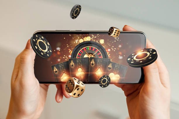 Pengguna blp641 membaca kebijakan privasi platform di perangkat mobile dengan nyaman